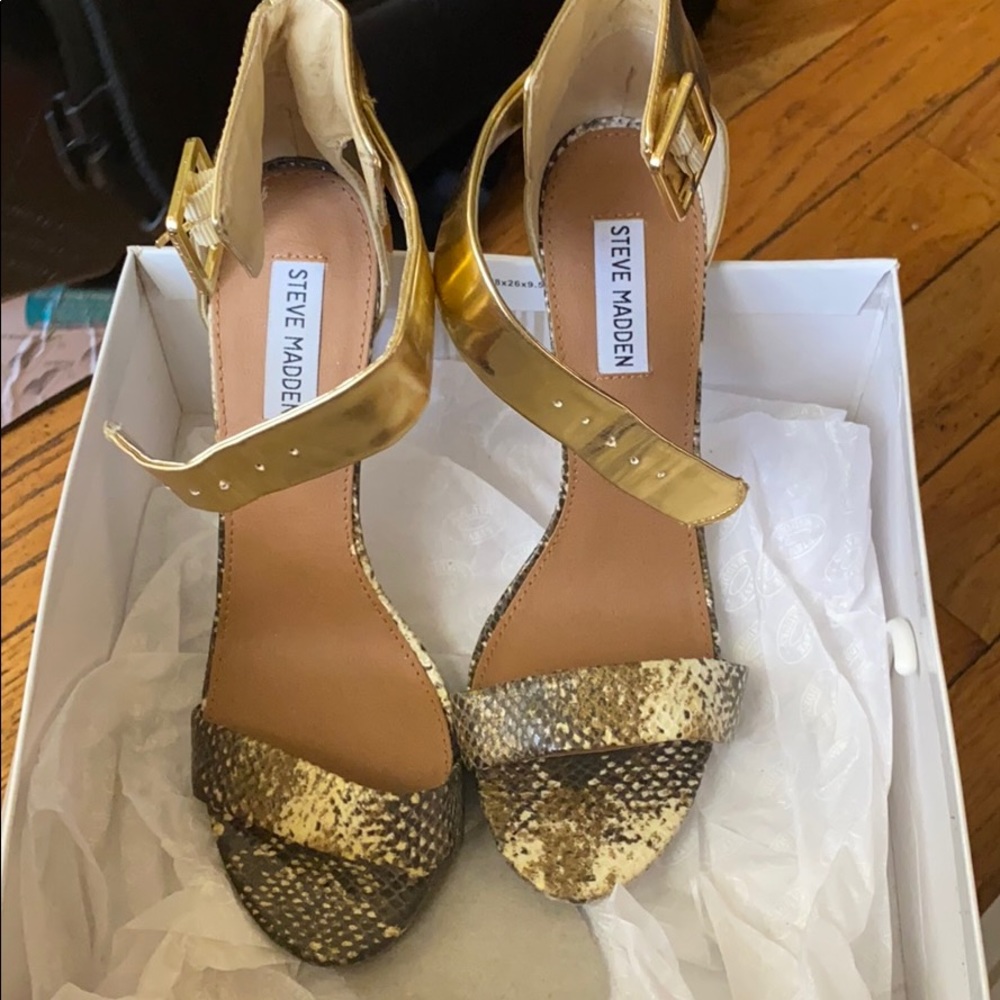 Snakeskin sexy heels